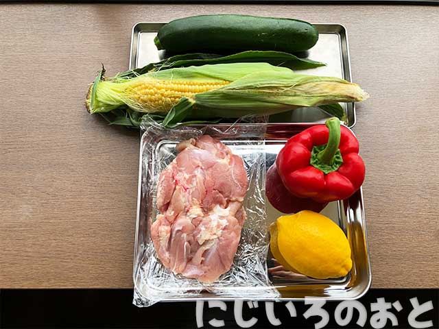 夏野菜の彩り鮮やか「夏野菜と鶏もも肉のグリルサラダ」離乳食後期・幼児食・大人【料理レシピ】