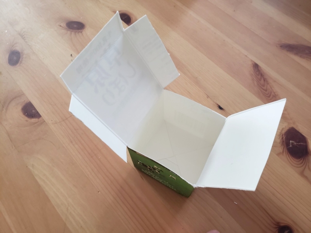 カットした牛乳パック