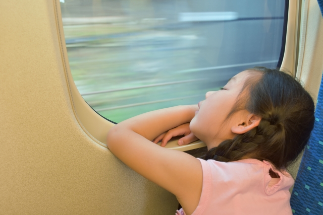 子どもと一緒に新幹線に乗ろう！ポイントを抑えた子どもにピッタリの暇つぶし法とは？