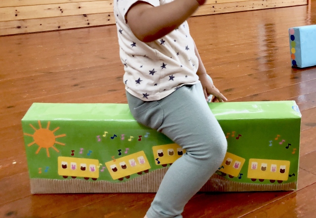 牛乳パックで作るおうち平均台